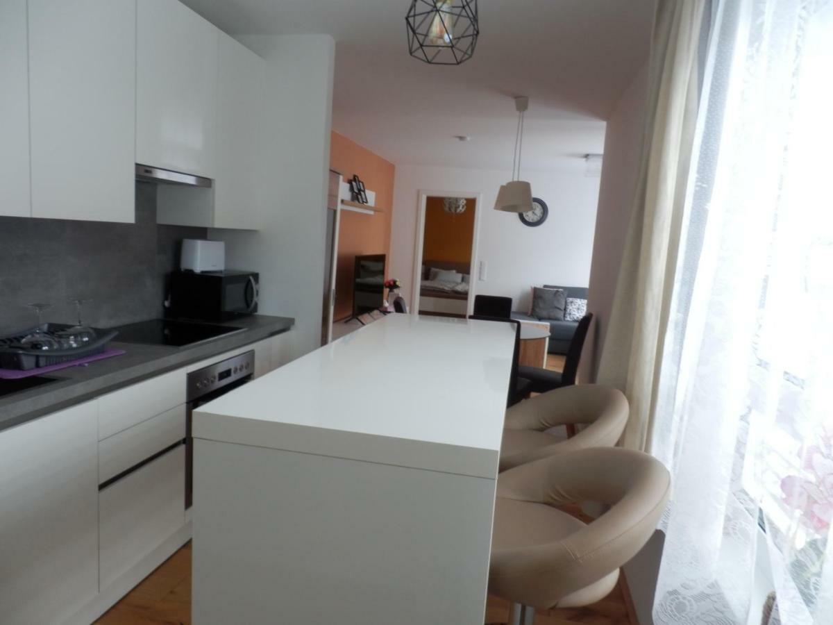 Appartamento Spacious, Modern 1-Bdrm Apt Near Vic & Austria Ctr Vienna Esterno foto