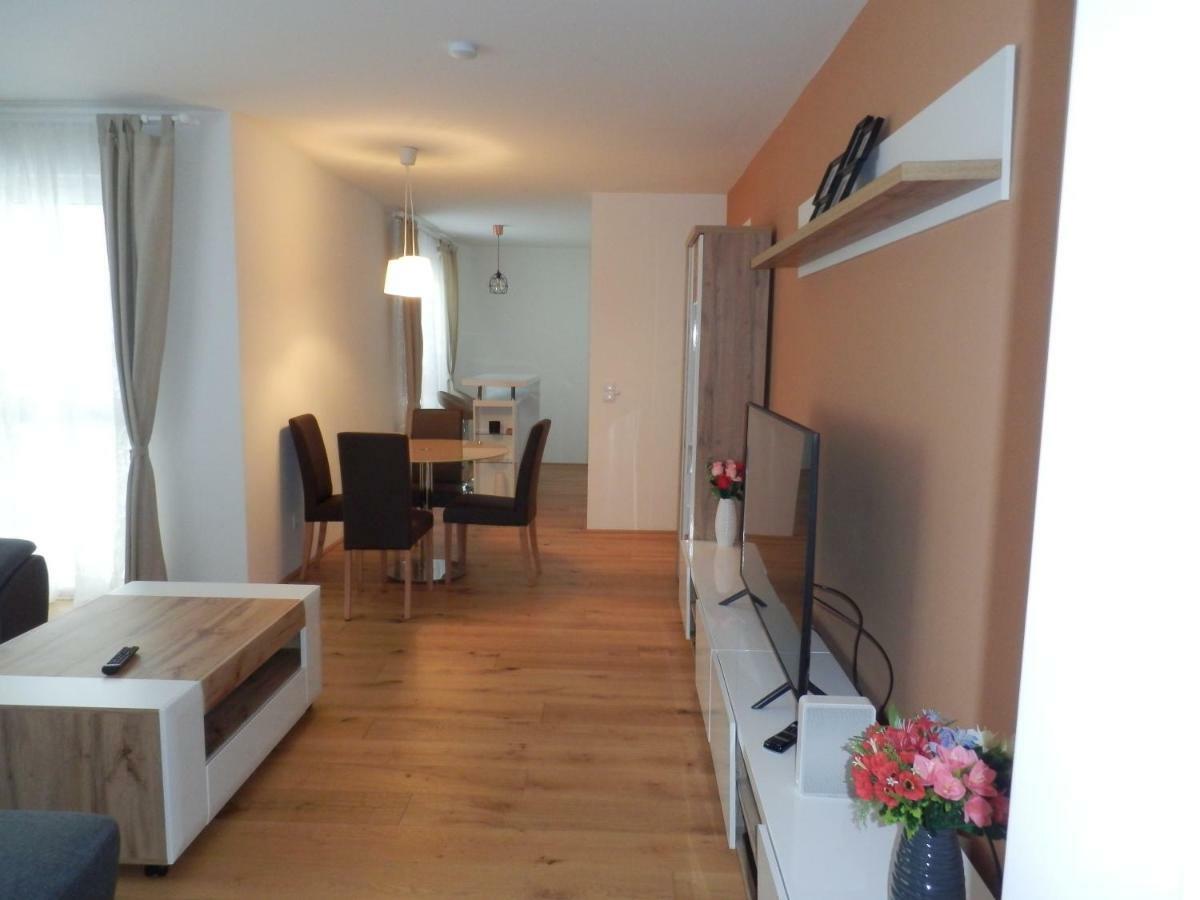 Appartamento Spacious, Modern 1-Bdrm Apt Near Vic & Austria Ctr Vienna Esterno foto