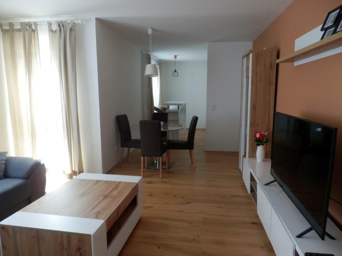 Appartamento Spacious, Modern 1-Bdrm Apt Near Vic & Austria Ctr Vienna Esterno foto