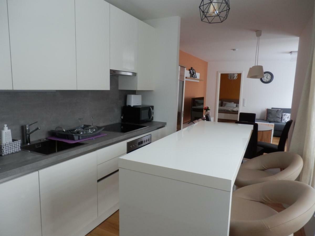 Appartamento Spacious, Modern 1-Bdrm Apt Near Vic & Austria Ctr Vienna Esterno foto