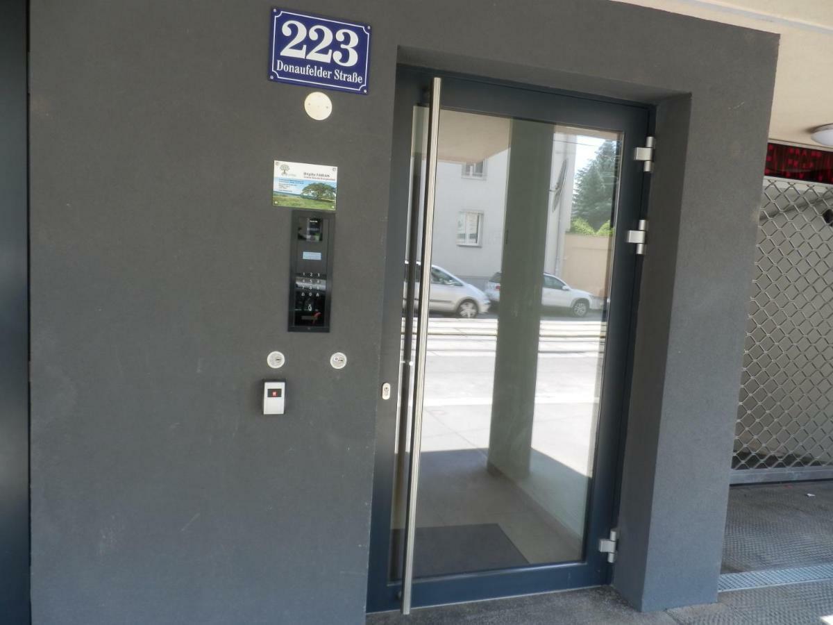 Appartamento Spacious, Modern 1-Bdrm Apt Near Vic & Austria Ctr Vienna Esterno foto