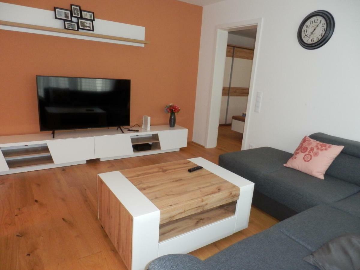 Appartamento Spacious, Modern 1-Bdrm Apt Near Vic & Austria Ctr Vienna Esterno foto
