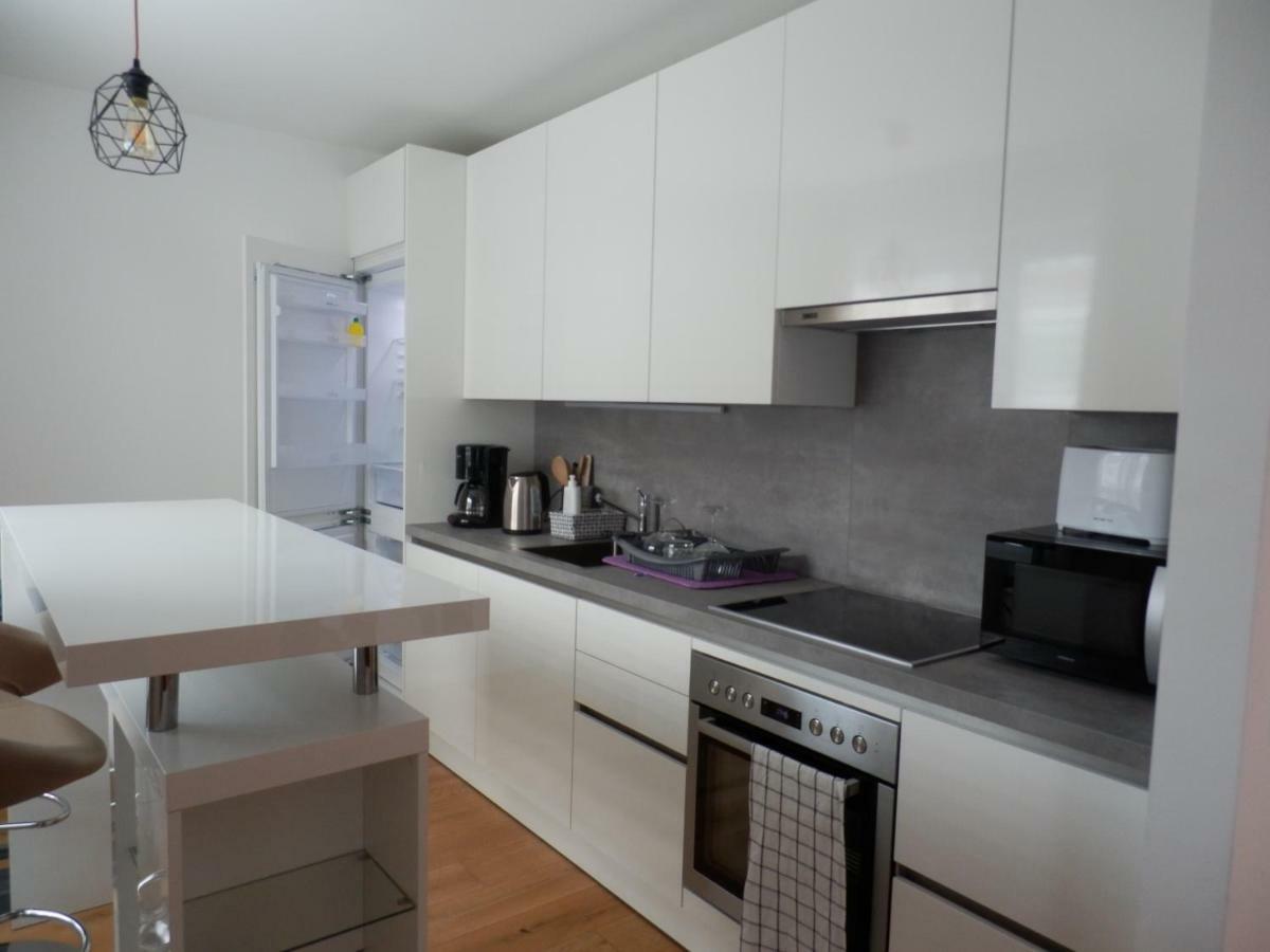 Appartamento Spacious, Modern 1-Bdrm Apt Near Vic & Austria Ctr Vienna Esterno foto