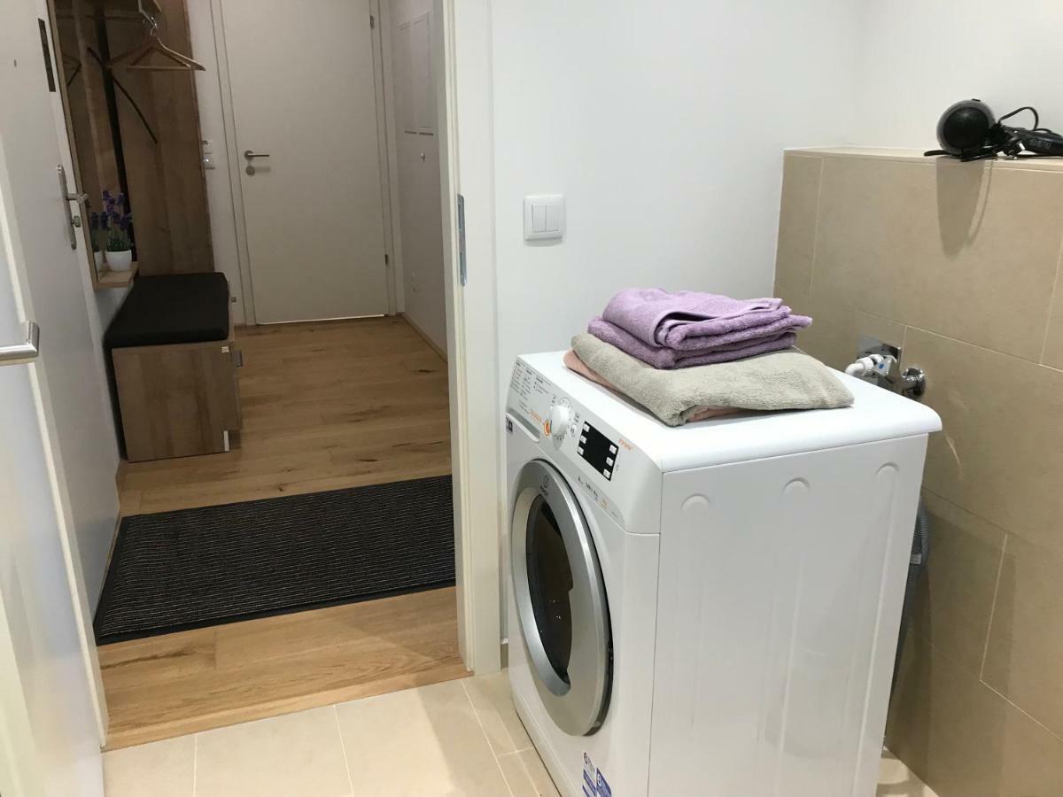Appartamento Spacious, Modern 1-Bdrm Apt Near Vic & Austria Ctr Vienna Esterno foto