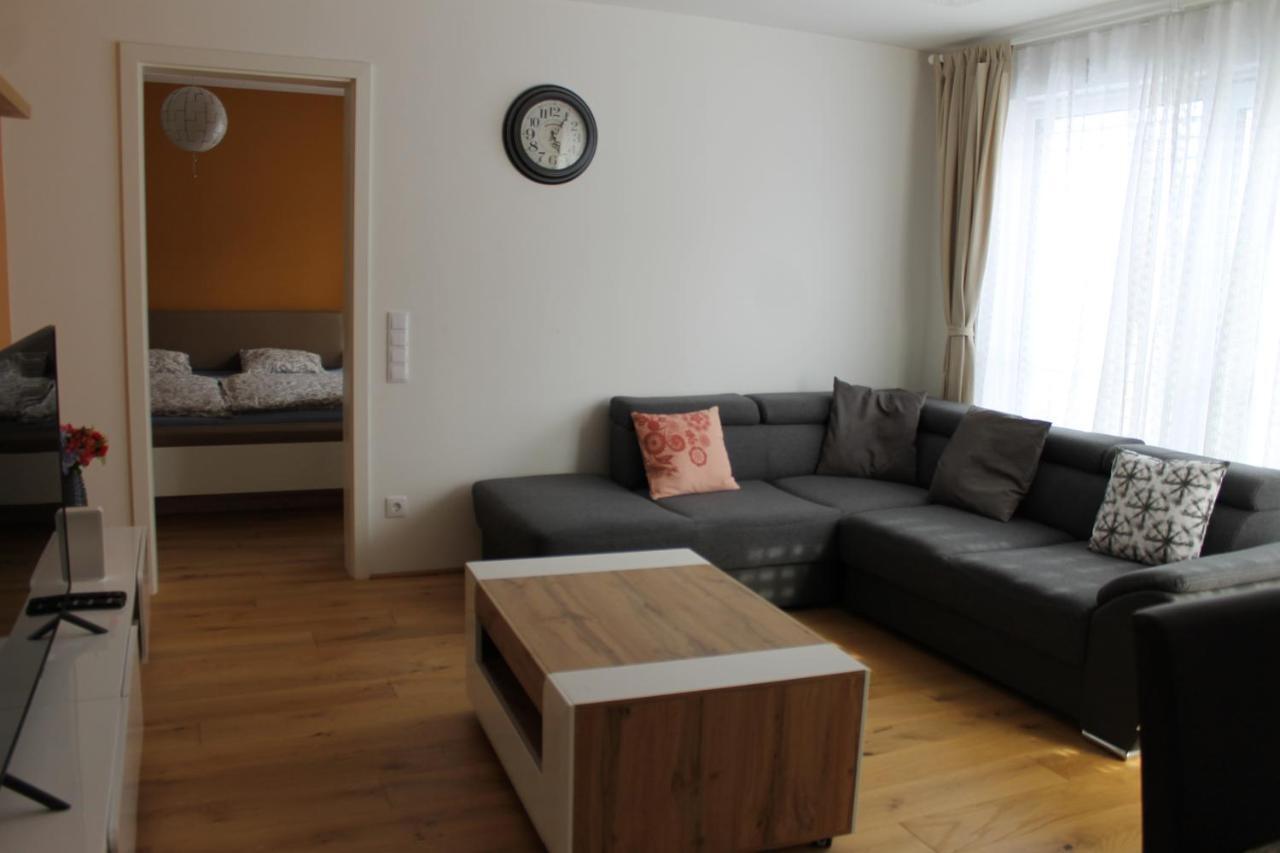 Appartamento Spacious, Modern 1-Bdrm Apt Near Vic & Austria Ctr Vienna Esterno foto